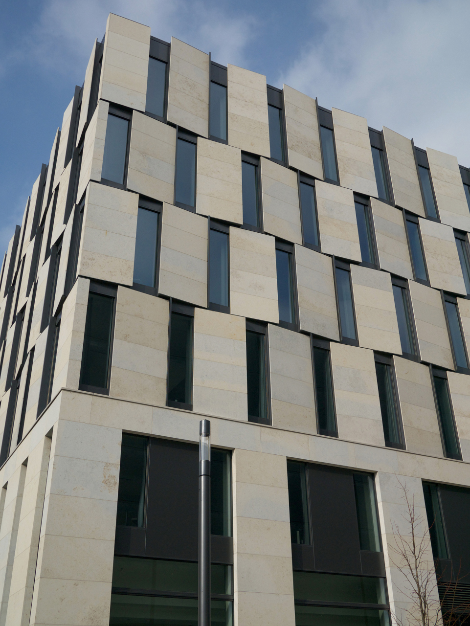 What Are the Causes and Solutions for Uneven Aluminum Veneer?