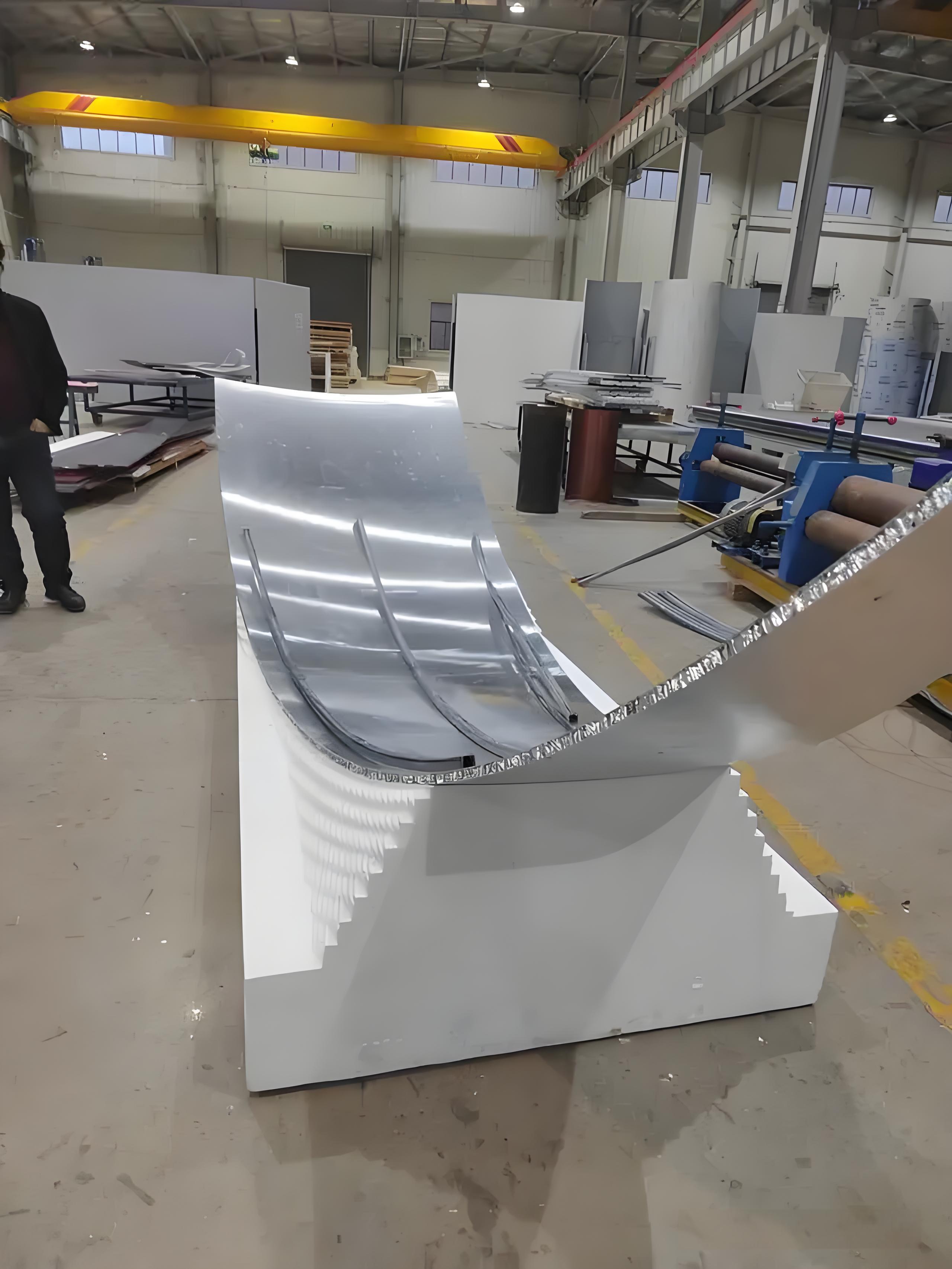 Comprehensively analyze the high difficulty manufacturing of curved honeycomb panels from four aspects